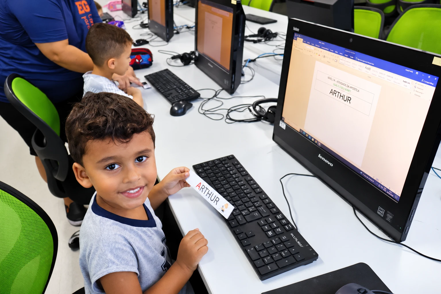 Alunos da Educação Infantil em atividade no Colégio Eduardo Gomes